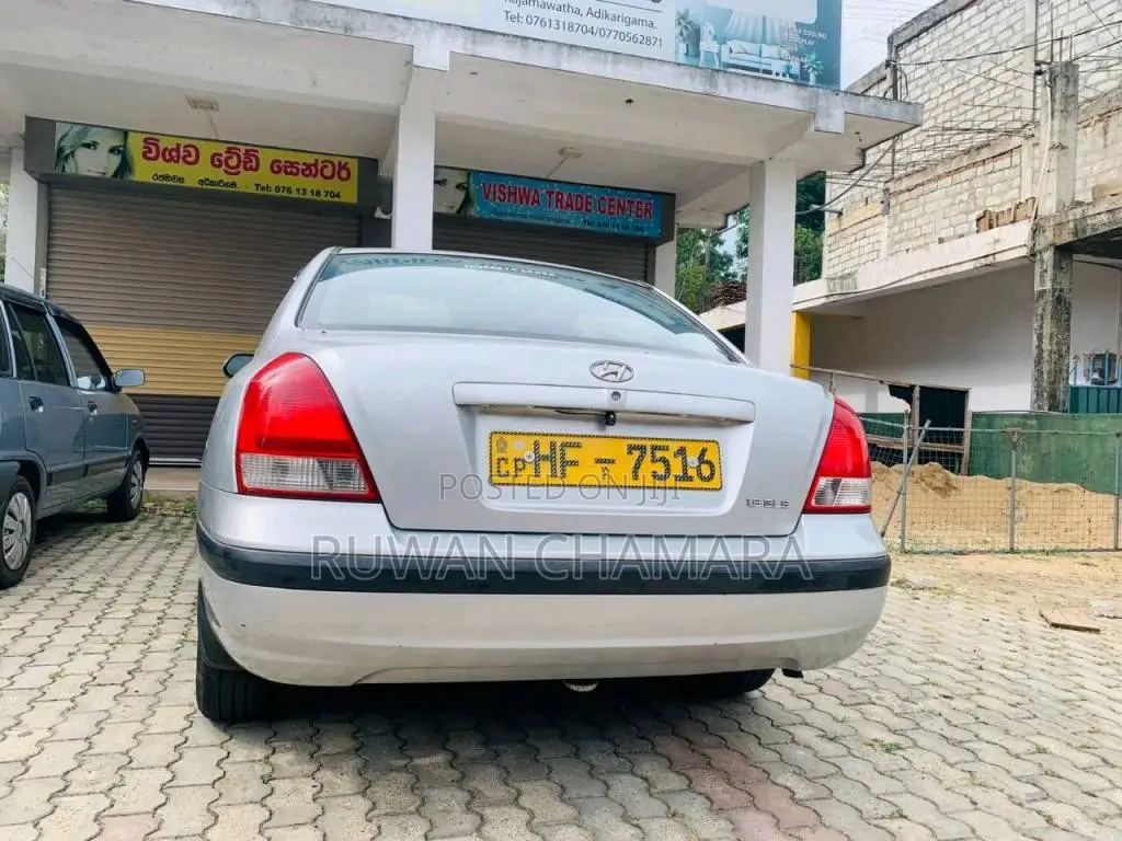 Hyundai Elantra 2000 Car (Used)