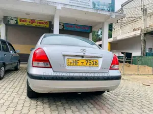 Hyundai Elantra 2000 Car (Used)