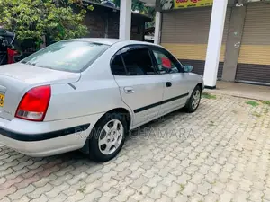 Hyundai Elantra 2000 Car (Used)