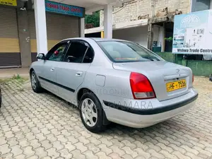 Hyundai Elantra 2000 Car (Used)