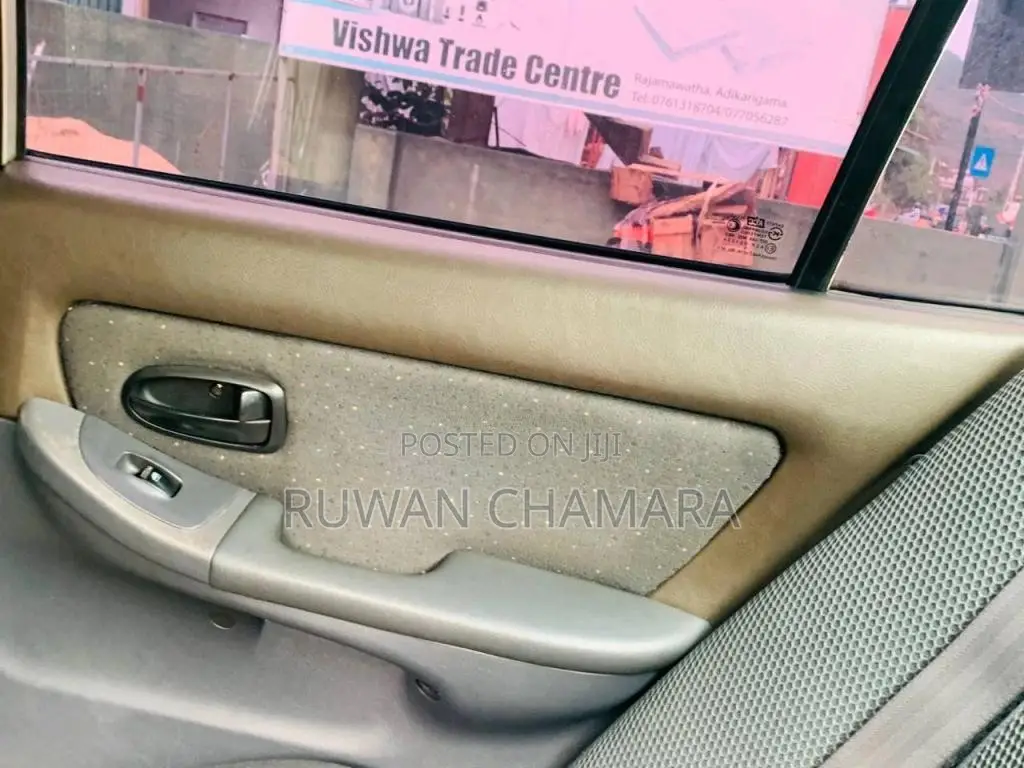 Hyundai Elantra 2000 Car (Used)