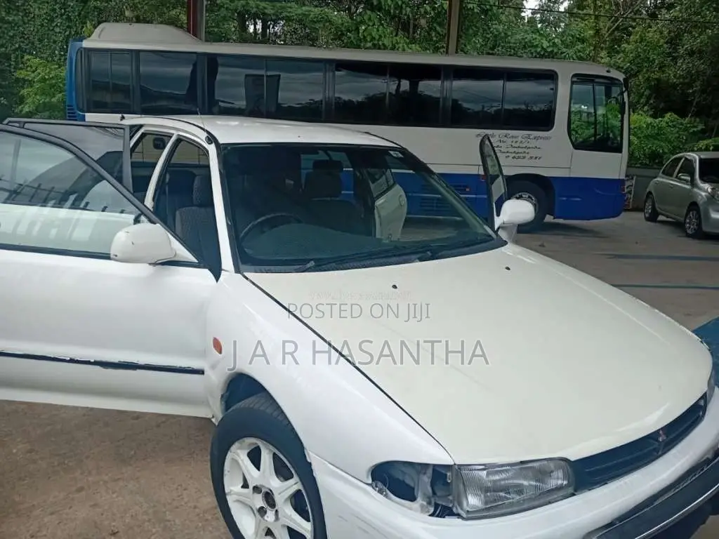 Mitsubishi Lancer Libro 2000 Car (Used)