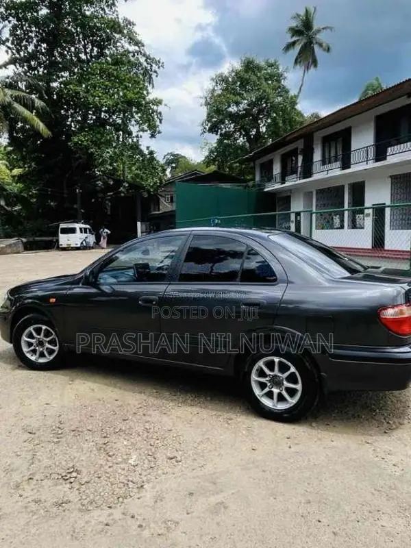 Nissan N16 2002 Car (Used)