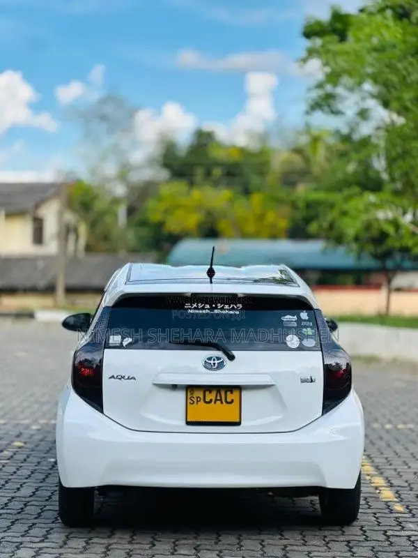Toyota Aqua 2014 Car (Used)