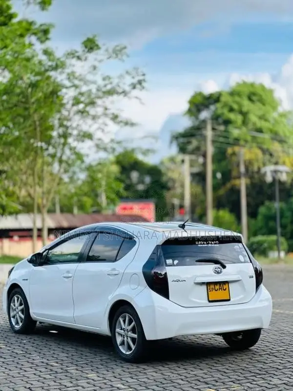 Toyota Aqua 2014 Car (Used)