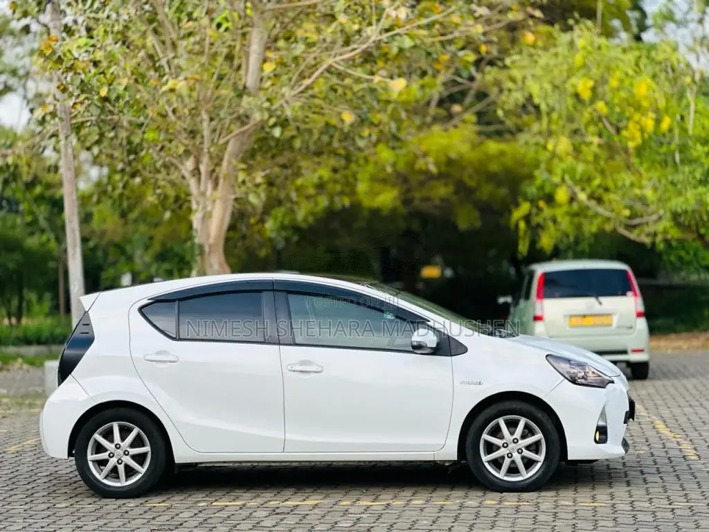 Toyota Aqua 2014 Car (Used)