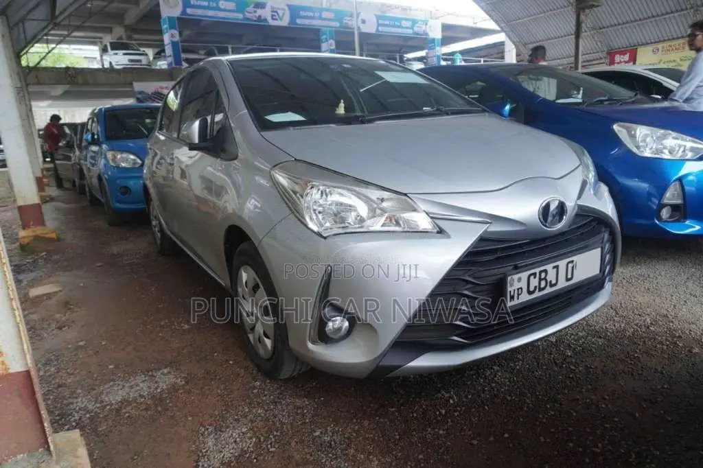 Toyota Vitz 2017 Car (Used)