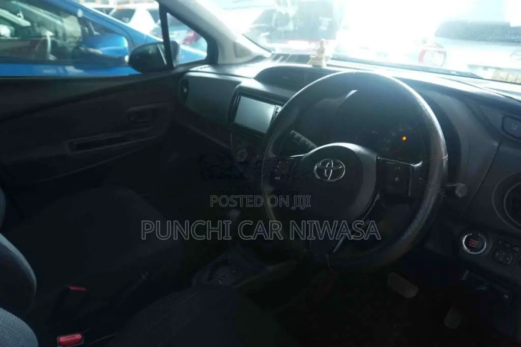 Toyota Vitz 2017 Car (Used)