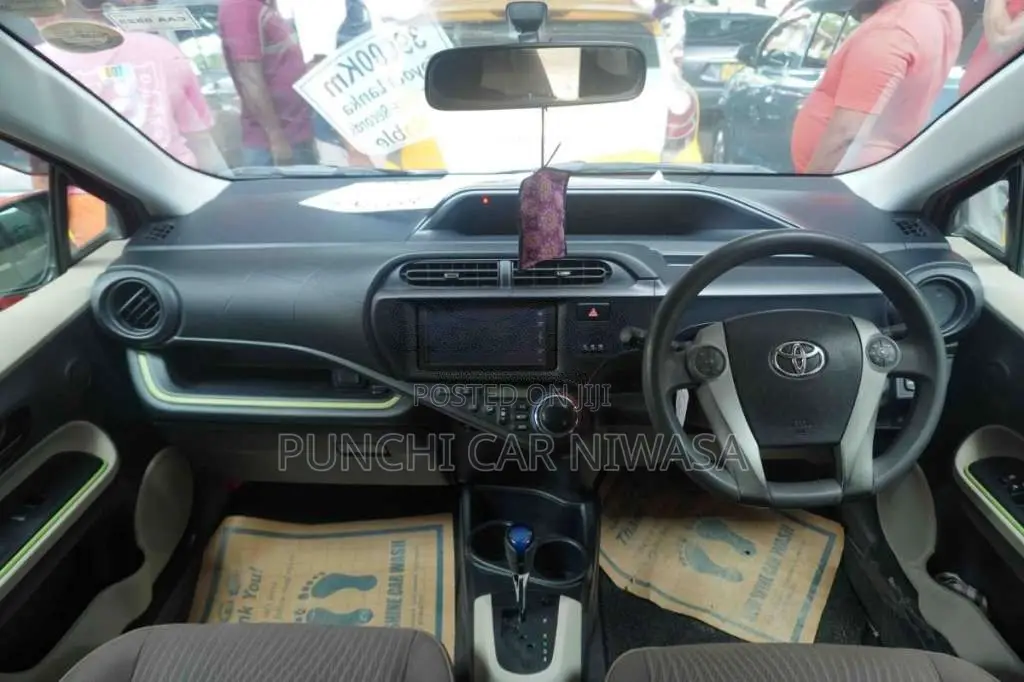 Toyota Aqua 2012 Car (Used)