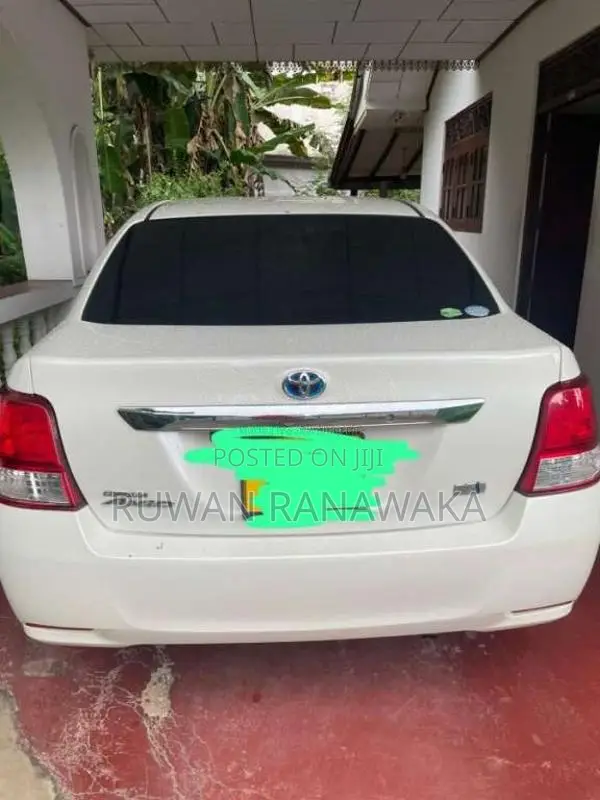 Toyota Axio 2013 Car (Used)