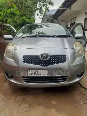 Toyota Vitz 2007 Car (Used)