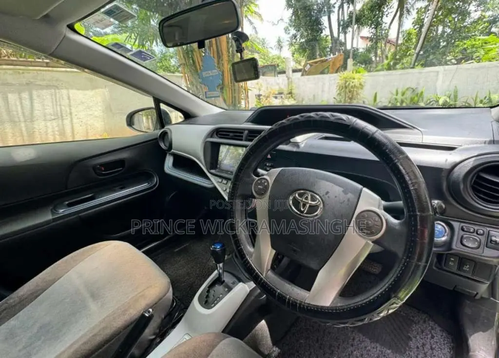 Toyota Aqua 2014 Car (Used)
