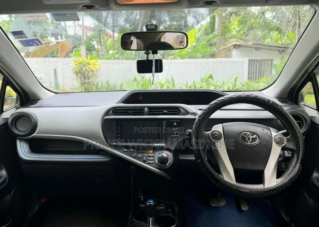 Toyota Aqua 2014 Car (Used)