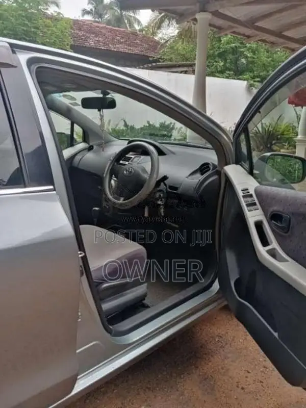 Toyota Vitz 2008 Car (Used)