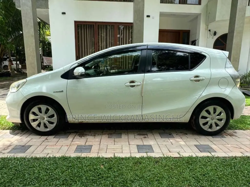 Toyota Aqua 2014 Car (Used)