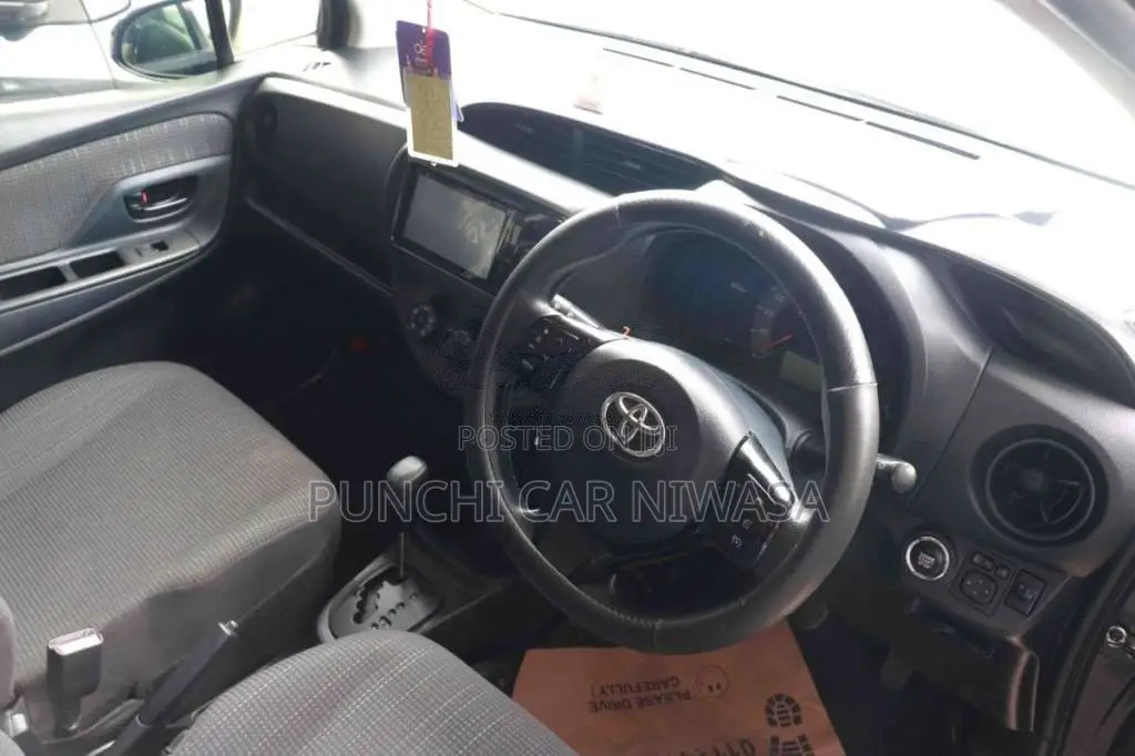 Toyota Vitz 2017 Car (Used)