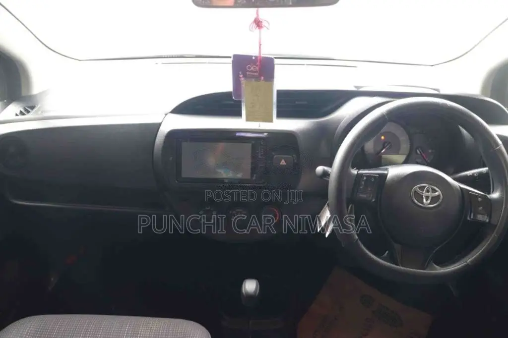 Toyota Vitz 2017 Car (Used)