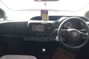 Toyota Vitz 2017 Car (Used)