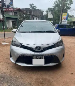 Toyota Vitz 2016 Car (Used)