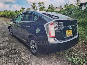Toyota Prius S Led 2014 Car (Used)