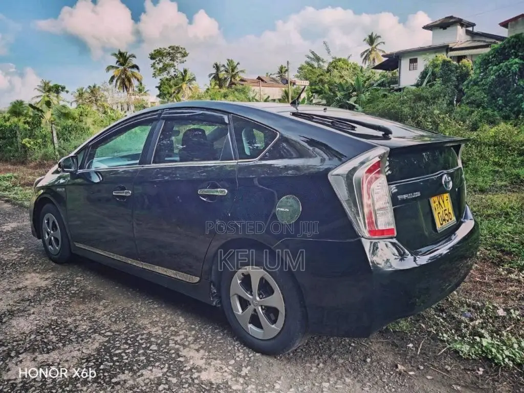 Toyota Prius S Led 2014 Car (Used)