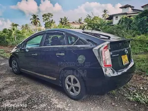 Toyota Prius S Led 2014 Car (Used)