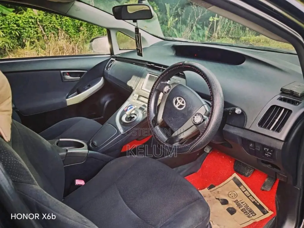 Toyota Prius S Led 2014 Car (Used)