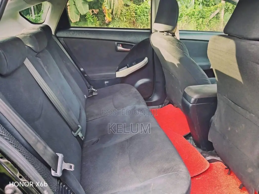 Toyota Prius S Led 2014 Car (Used)