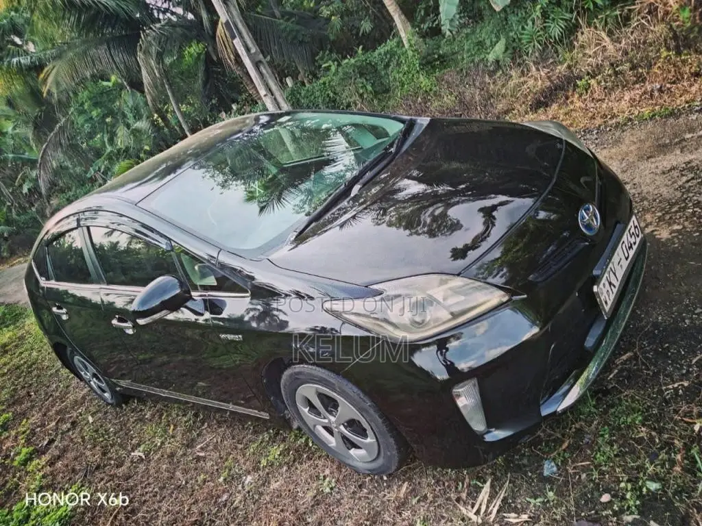 Toyota Prius S Led 2014 Car (Used)