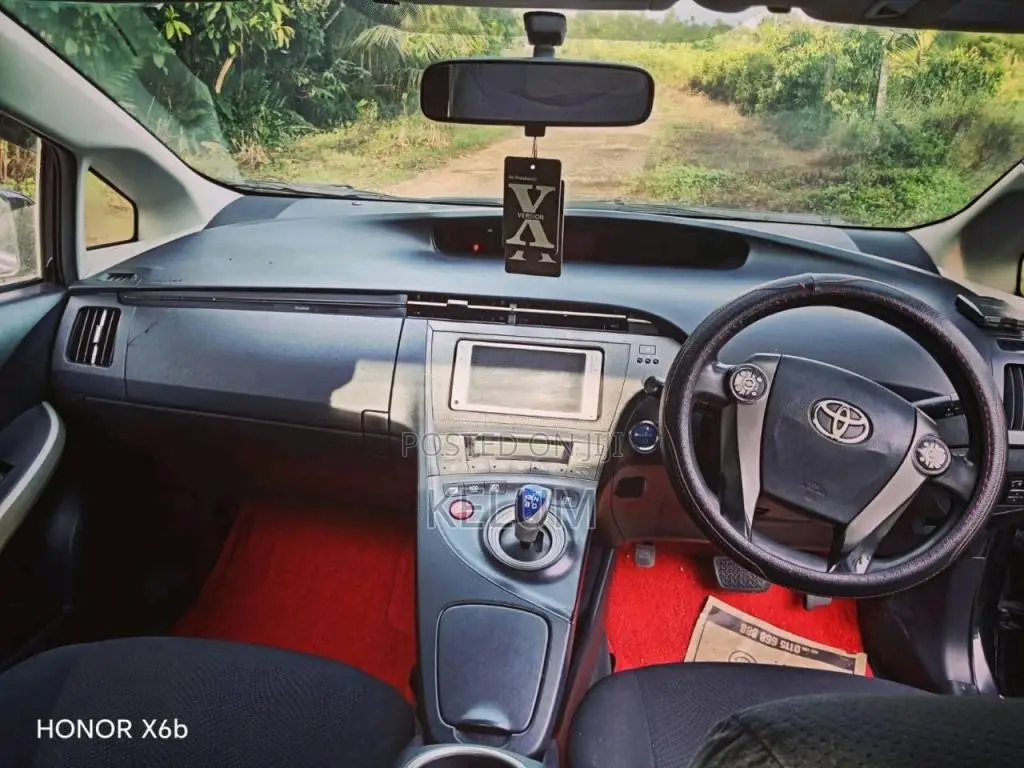 Toyota Prius S Led 2014 Car (Used)
