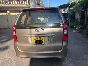 Toyota Avanza 2011 Car (Used)