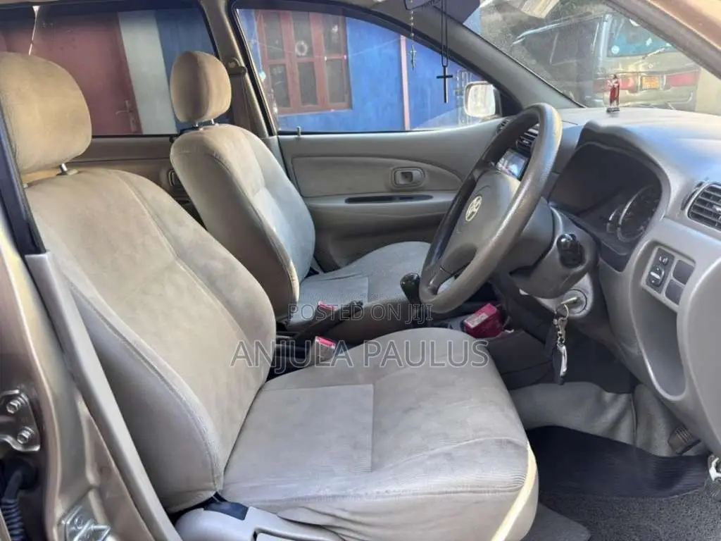 Toyota Avanza 2011 Car (Used)