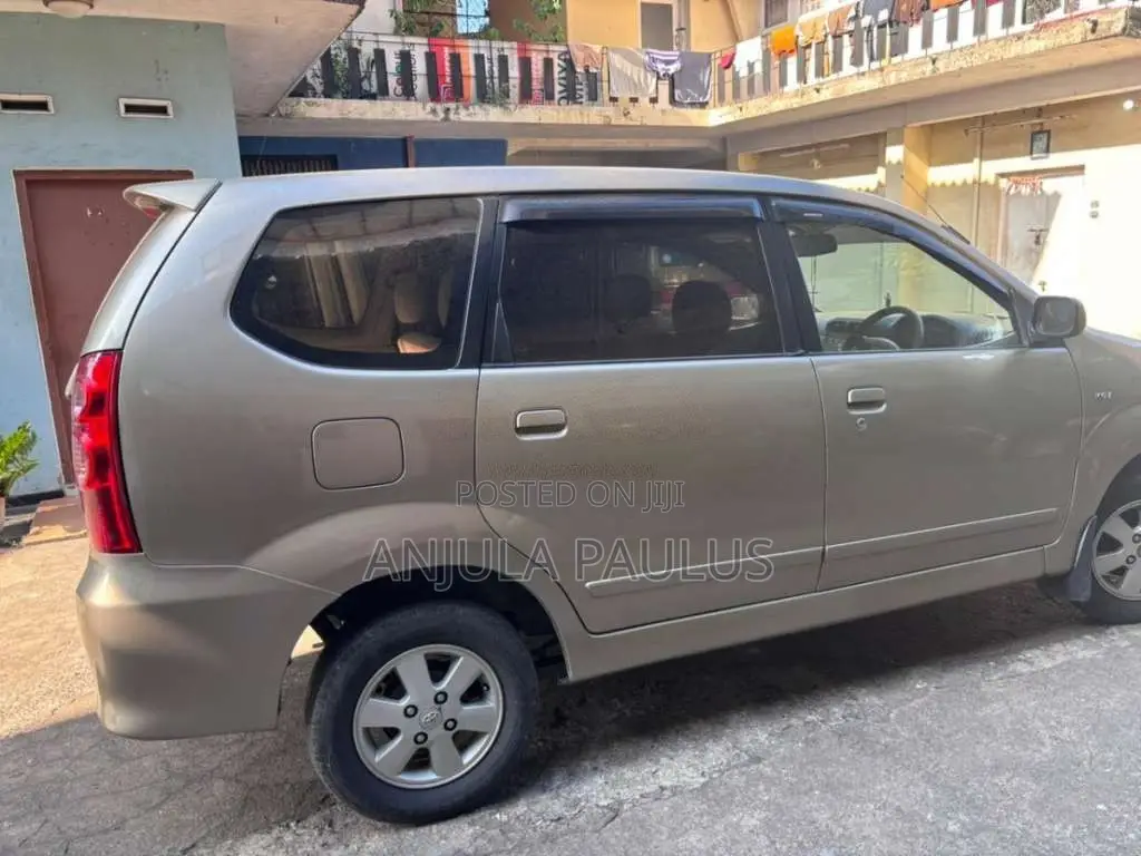 Toyota Avanza 2011 Car (Used)