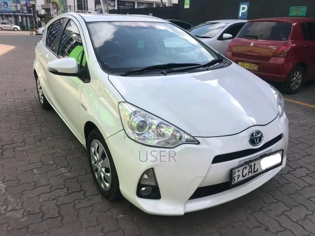 Toyota Aqua 2013 Car (Used)