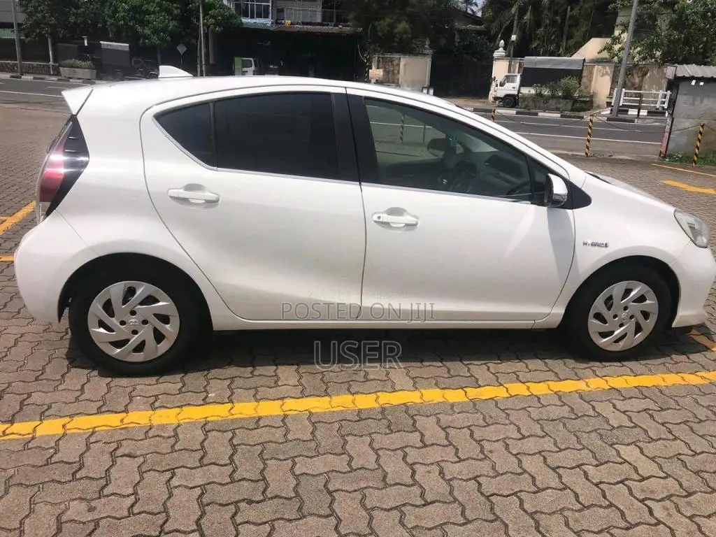 Toyota Aqua 2013 Car (Used)