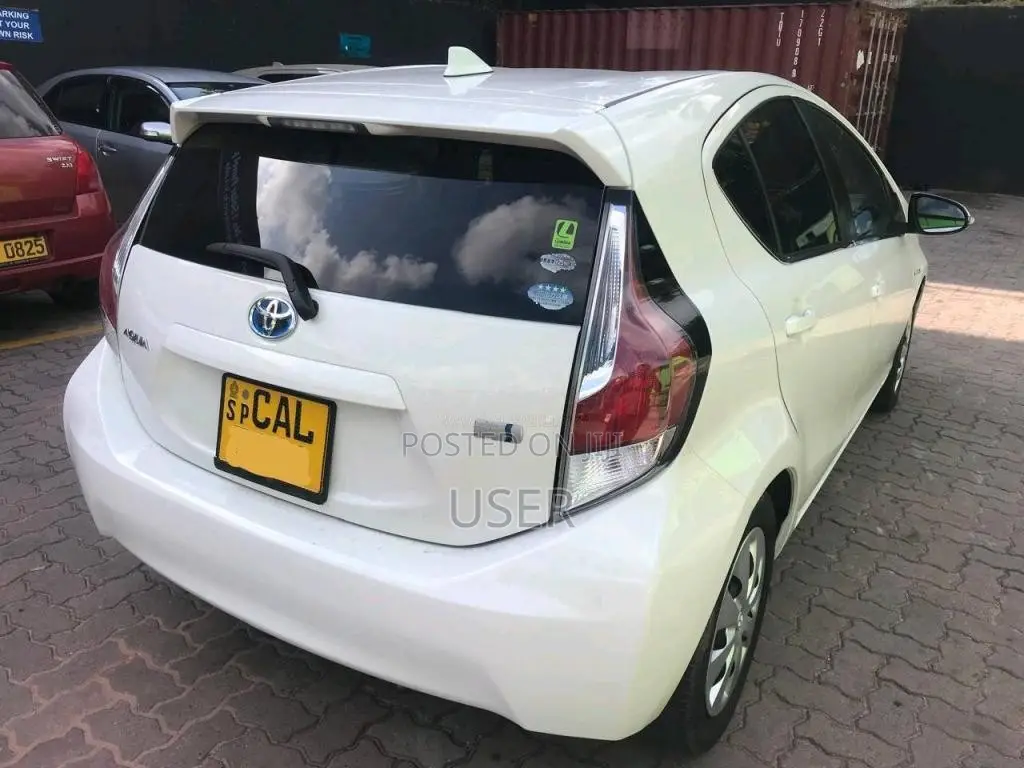 Toyota Aqua 2013 Car (Used)