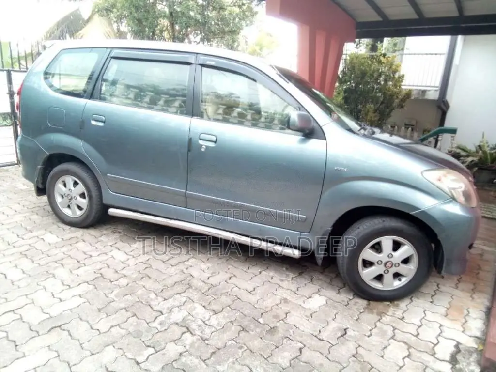 Toyota Avanza 2011 Car (Used)