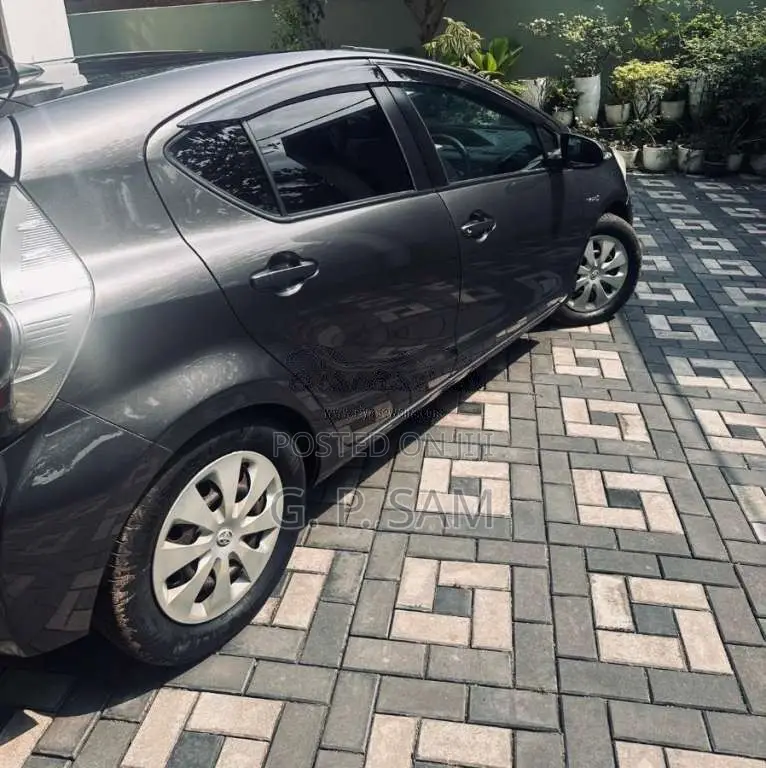 Toyota Aqua 2013 Car (Used)