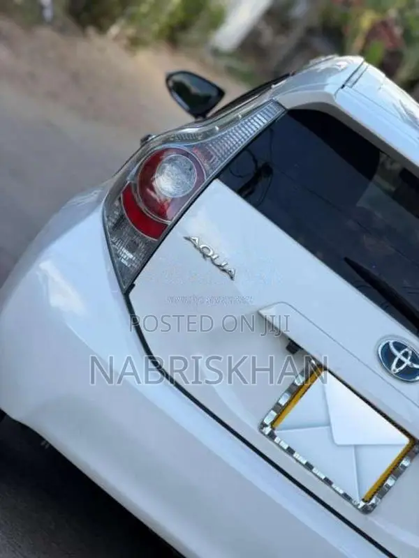 Toyota Aqua 2013 Car (Used)