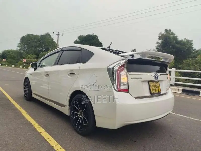 Toyota Prius G Touring 2014 Car (Used)