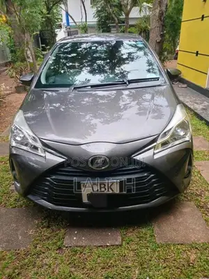 Toyota Vitz 2017 Car (Used)
