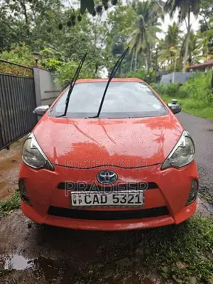 Toyota Aqua 2012 Car (Used)