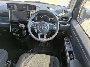 Toyota Roomy Custom G 2023 Car Unregistered (Recondition)