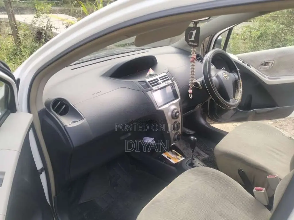 Toyota Vitz 2007 Car (Used)