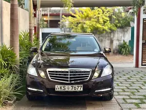Mercedes-Benz E200 2011 Car (Used)