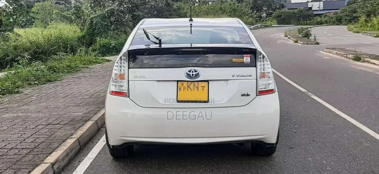 Toyota Prius 3rd Gen 2011 Car (Used)