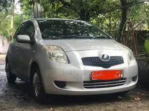 Toyota Vitz 2007 Car (Used)