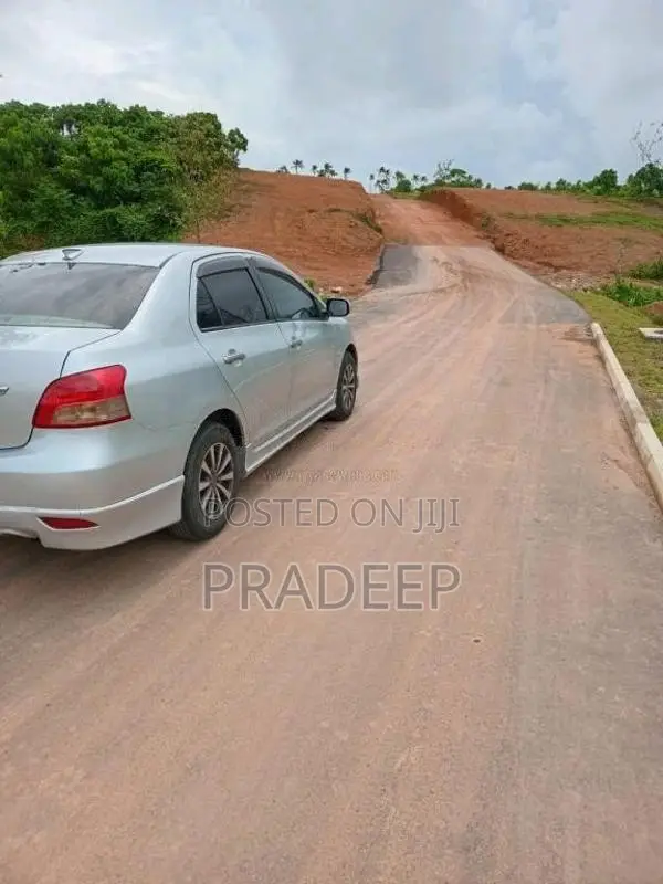 Toyota Belta 2010 Car (Used)