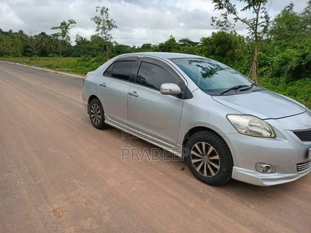 Toyota Belta 2010 Car (Used)