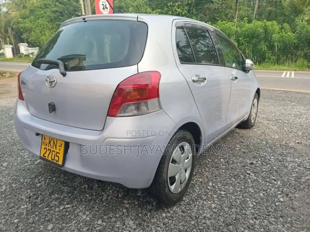 Toyota Vitz 2008 Car (Used)